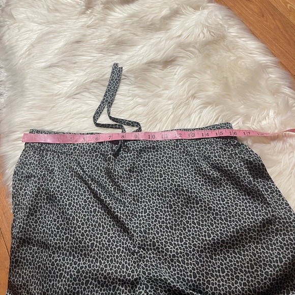 SzL Barefoot Dreams Satin Pajama Pants - Picture 11 of 14